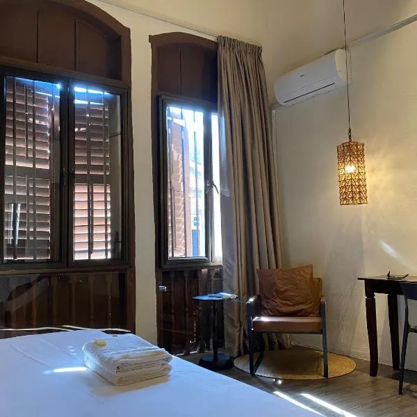 Melayu Villa by Aayu - 10 mins walk to 1st Avenue Mall George Town, hotel v destinaci George Town