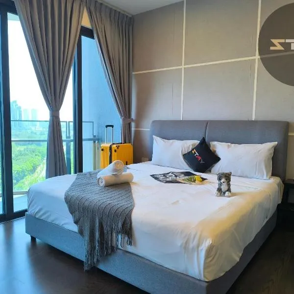 Almas Modern Warm Studio Puteri Harbour BySTAY, hotel in Nusajaya