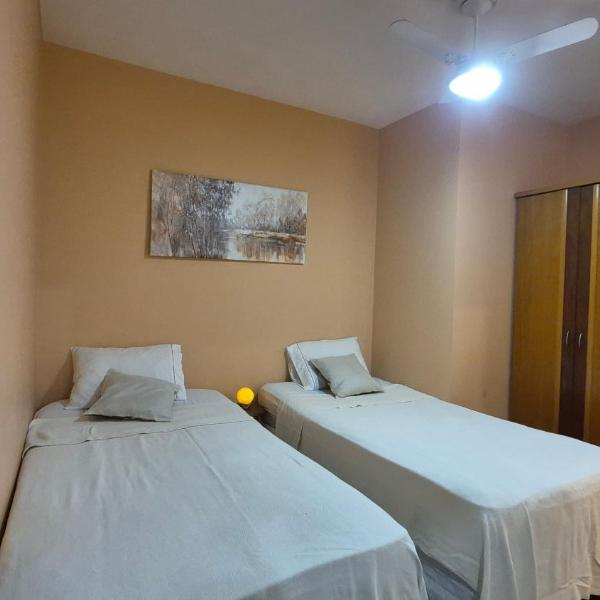 Linda e espaçosa casa no Centro de Santos Dumont-MG - Foto 2