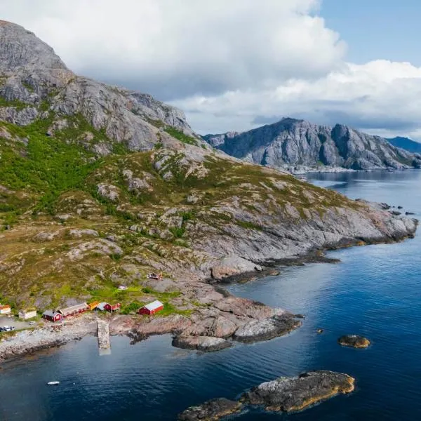 Fiskeværet Nesland, hotel v destinaci Kvalvik