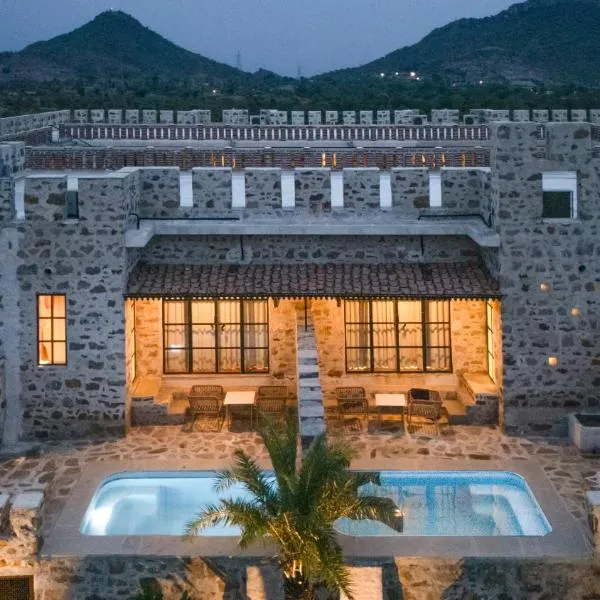 Maya Luxury The Quila Udaipur, viešbutis mieste Udaipuras