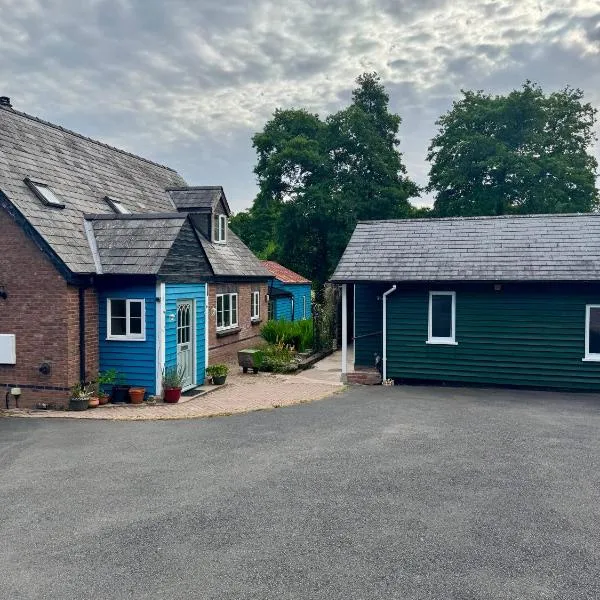 The Robin, Arrowwood Self Catering, hotel in Kington