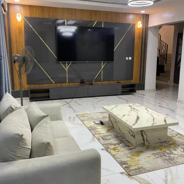 2 bedroom duplex apartment, ξενοδοχείο στο Ιμπαντάν