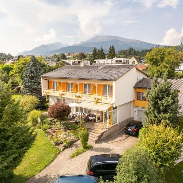 Haus Golker Ferienwohnungen & Frühstückspension, hotelli kohteessa Seeboden