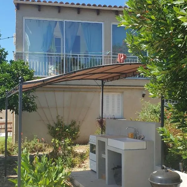 Chambres d'hôte A Caserella, Maison de village rénovée avec vue sur mer, hotel v destinaci Valle-di-Campoloro