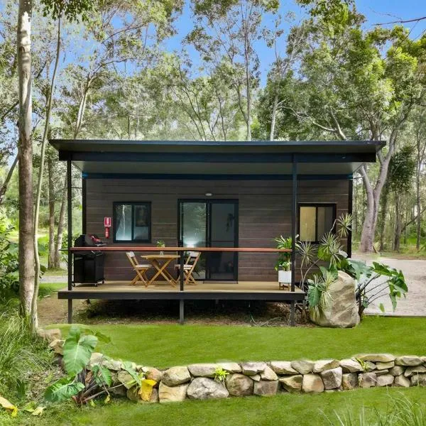 Cabin By The Creek Hidden Oasis, hotel in Brooweena