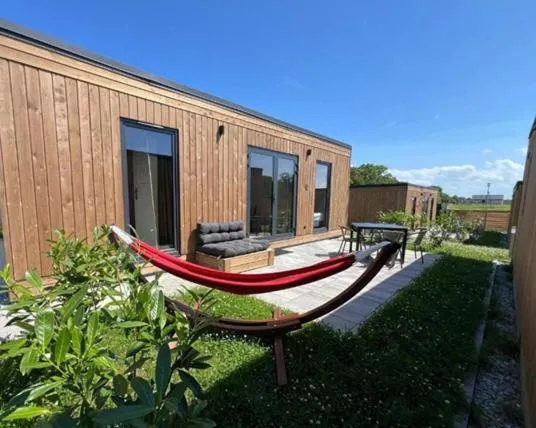 BED & BIKE Resort Trzęsacz - domki, sauna, jacuzzi & rowery, hotel v destinaci Trzęsacz