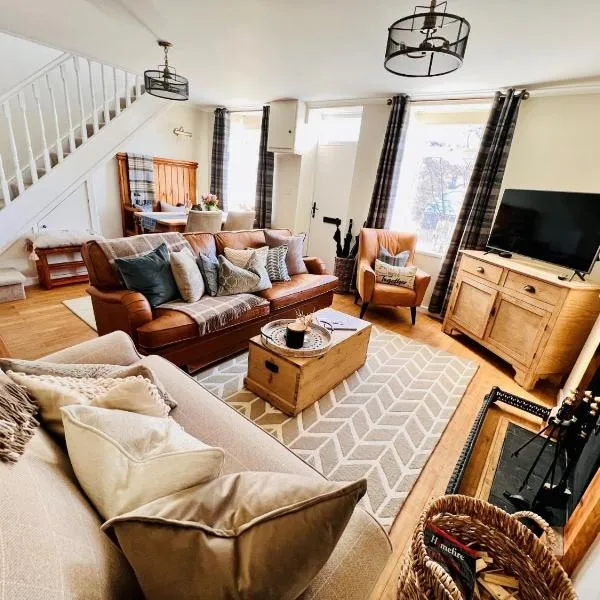 4 Walkers Cottage - Cosy, dog friendly with private unique BBQ hut!, hotel in Pont Sticill