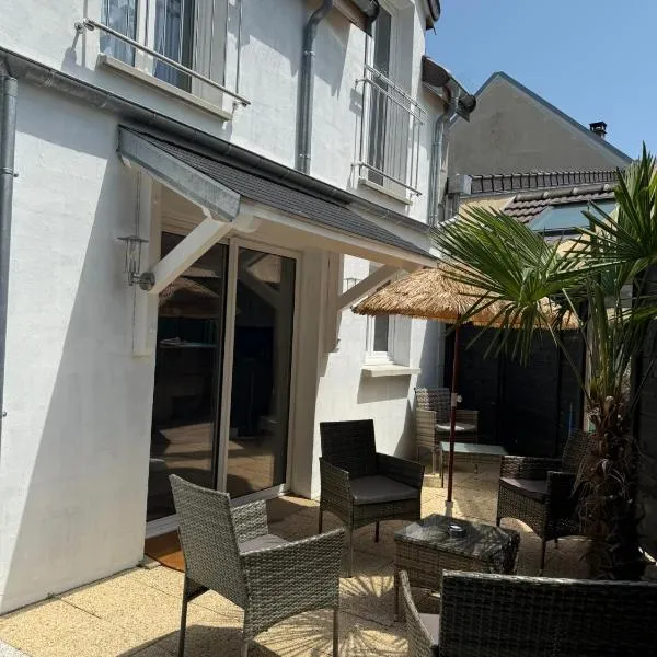 Charmante maison, hotel v destinaci Crouy-en-Thelle