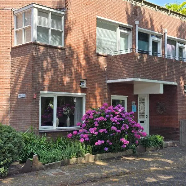 House close to beach and city, отель в Хорне