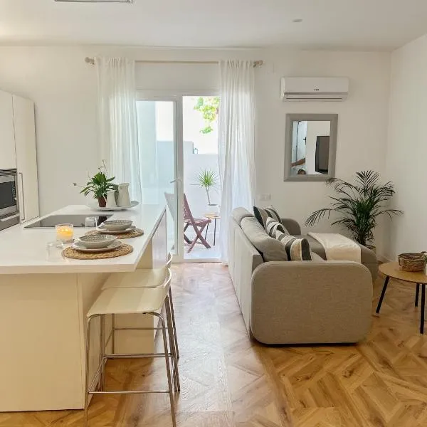 Casa Bella Suites - A stunning new entire apartment in an central location, Close to the beach, ξενοδοχείο σε Fuengirola