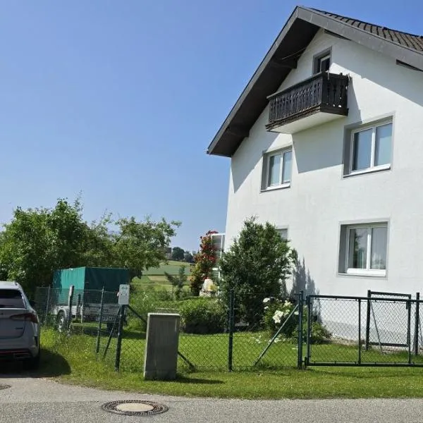Ferienwohnung Chiemsee, hotel sa Chieming