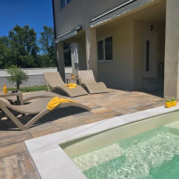 Dolce vita - apartments with pool near Poreč, hotel v destinaci Nova Vas