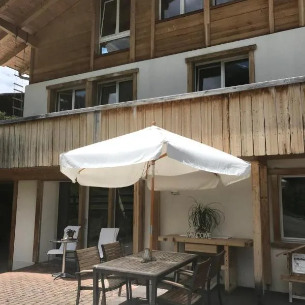 2-Zimmer Ferienwohnung,Parterre,Sitzplatz,Garage, hotell i Adelboden