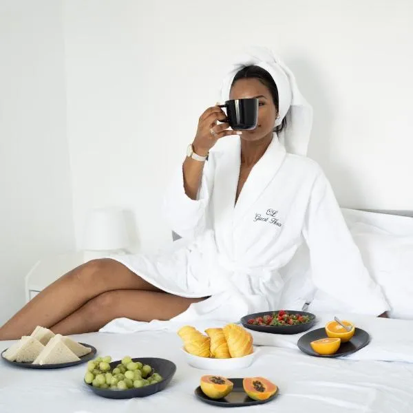 CL Group Guest House, ξενοδοχείο σε Cacem