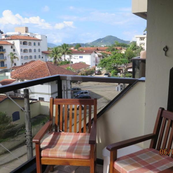 apartamento com linda sacada em direção ao mar