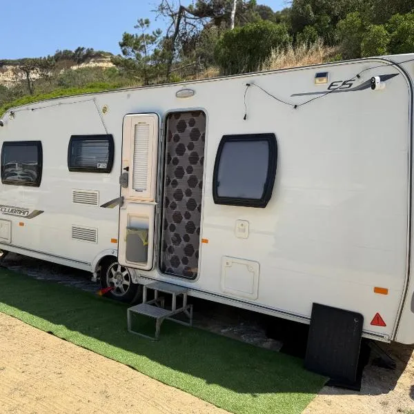 Peaceful Caravan Escape, hotel em Costa da Caparica