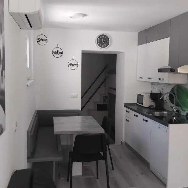 Apartma Val - Koper โรงแรมในSemedela