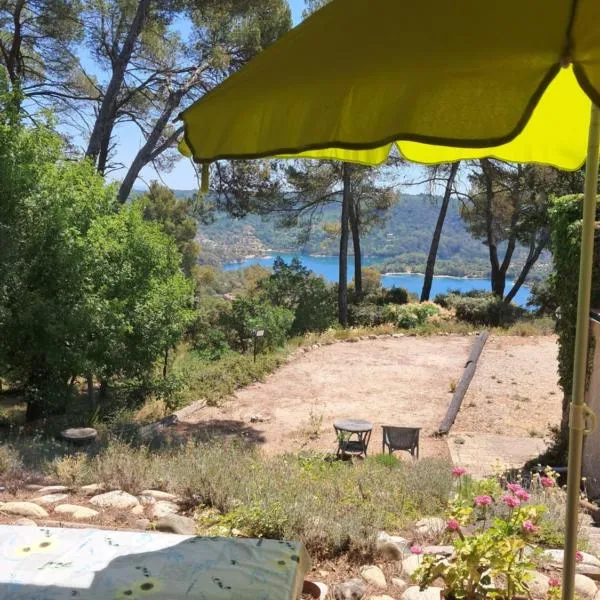 Panoramic lake view, hotel in Esparron-de-Verdon