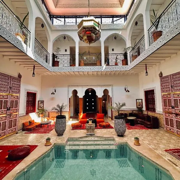 Riad Dar Mima Hnina - Riad Privé avec Piscine à 10 min de l'aéroport, hotel in Marrakech