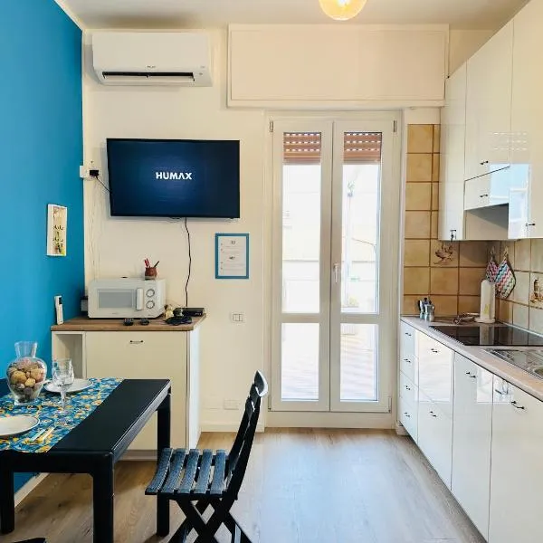 Very close to the beach Terrace with a sea view, hotel in Riva Ligure