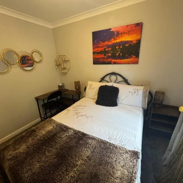 Waterfront double room with fireplace in the heart of Royal Docks, hotel in London