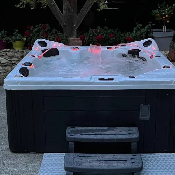 Chambre d'hôtes Domaine Cherps Spa et piscine, hotel v destinaci Vielleségure