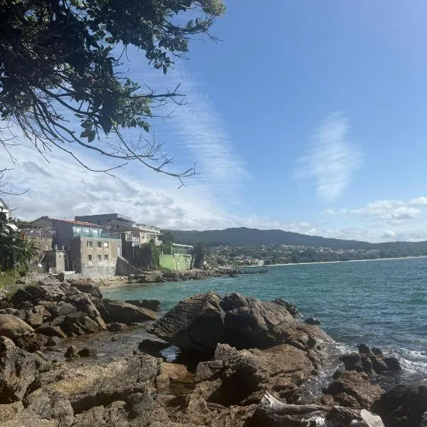 Casa con jardín y bajada al mar en Raxó，拉克索的飯店