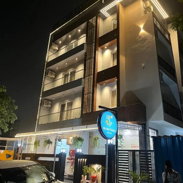 Honeyveils Palace, hotel in Greater Noida
