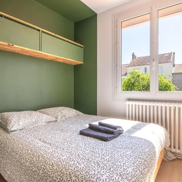 Le Refuge - Maison spacieuse pour familles et professionnels - Proche Puy-du-F ou, hotel in Cholet