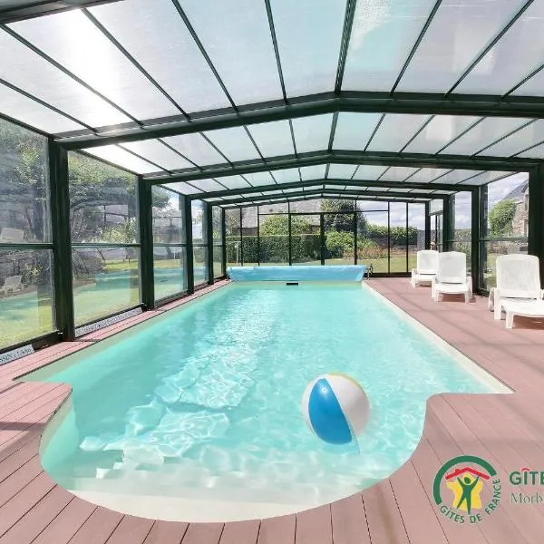 Chambres d'hôtes - Au Domaine des Camélias, hotel v destinaci Pluméliau