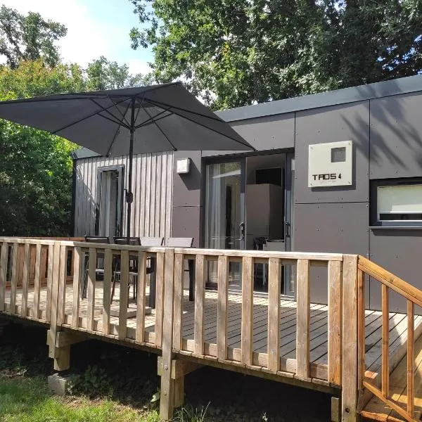 Mobil home TAOS Luxe H20 - Camping de Lanniron, hotel in Quimper