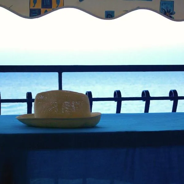 Psarou Thalassa Studios, hotel in Amoudi