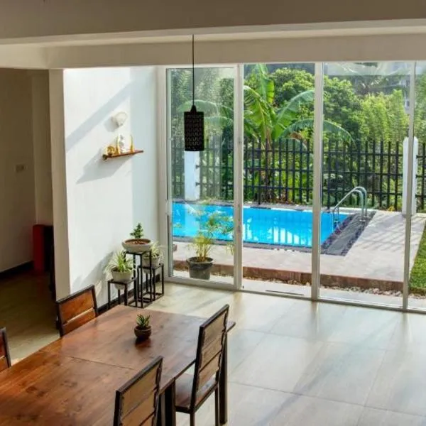 Aquahills, hotel u gradu Kendi