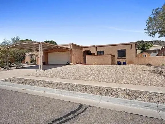 Casa Herradura Near Petroglyphs، فندق في ألباكيركي