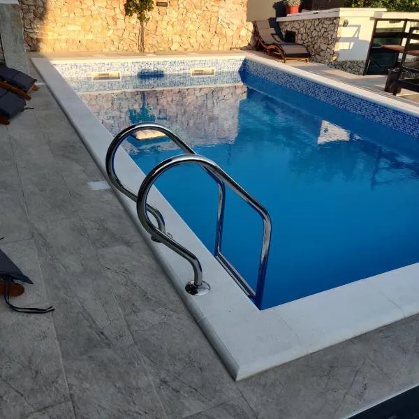 Deni, hotel v Sevide
