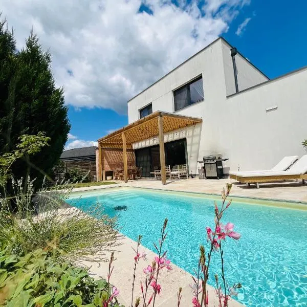 House in Pezinok with swimming pool, Bratislava, hotell i Pezinok