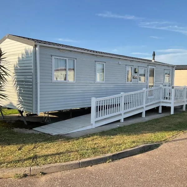 SAS caravan, hotel in Hemsby