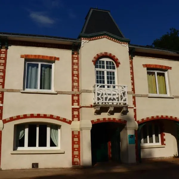 Le Château de la Garenne, hotel in Étel