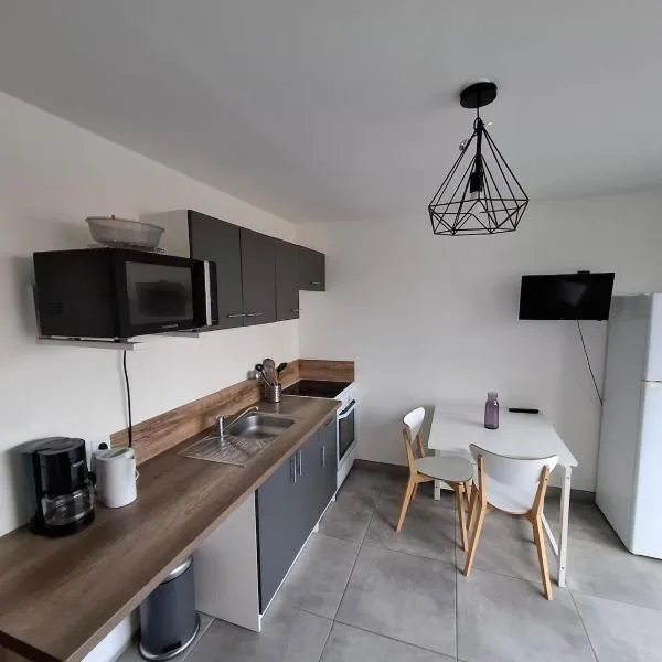 Entre Terre et Mer, logement cosy, hotel i Poussan