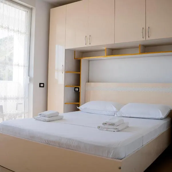 Domus Seaview Apartments, hotel v destinaci Shëngjin