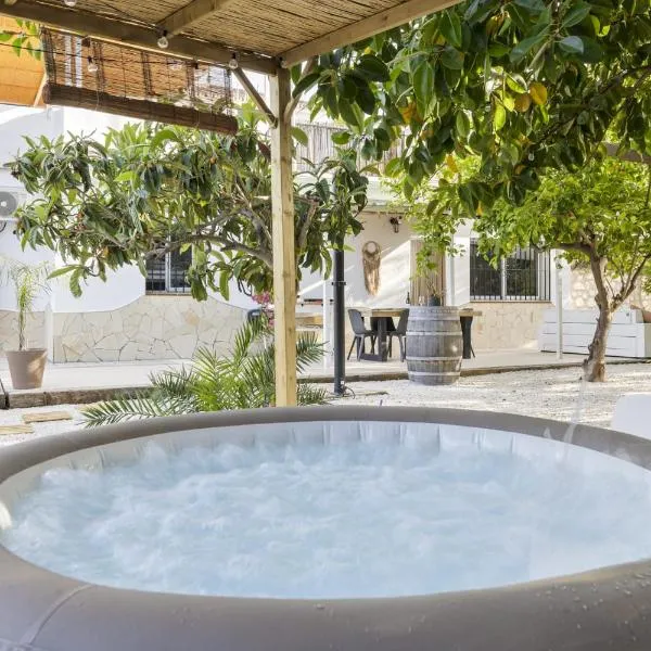 Casa Pitaya - met jacuzzi & tuin nabij Málaga & strand, hotel in Alhaurín el Grande