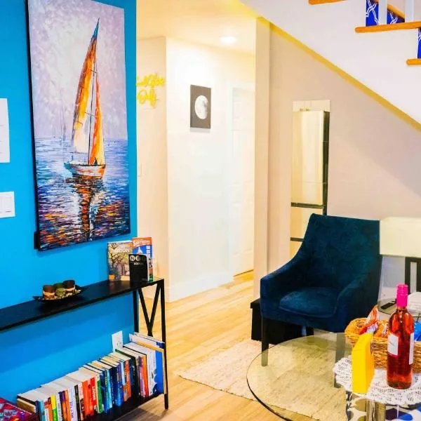Modern & Cozy 3-BR Condo near Downtown, hotel i Boston