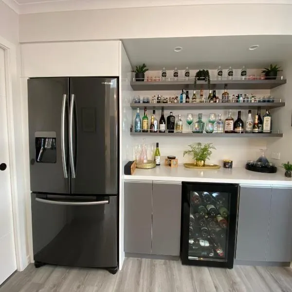 PRIVATE QUIET and MODERN HOME, hotel v destinaci Richmond