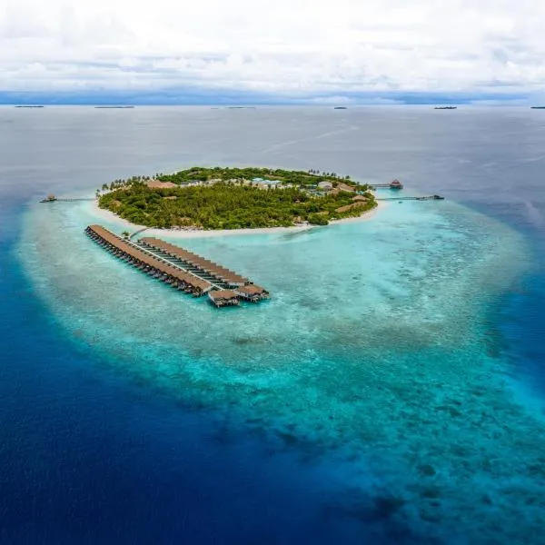 Reethi Faru Resort - Stay 5 Nights or more Between Aug-Sept 2025 & Enjoy a Free Sunset Cruise, hotel v destinaci Raa Atoll