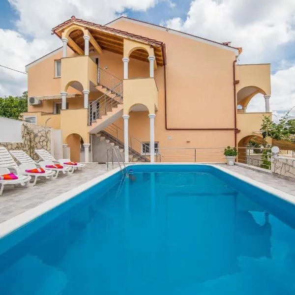 Apartments Saldun, ξενοδοχείο στο Τρογκίρ