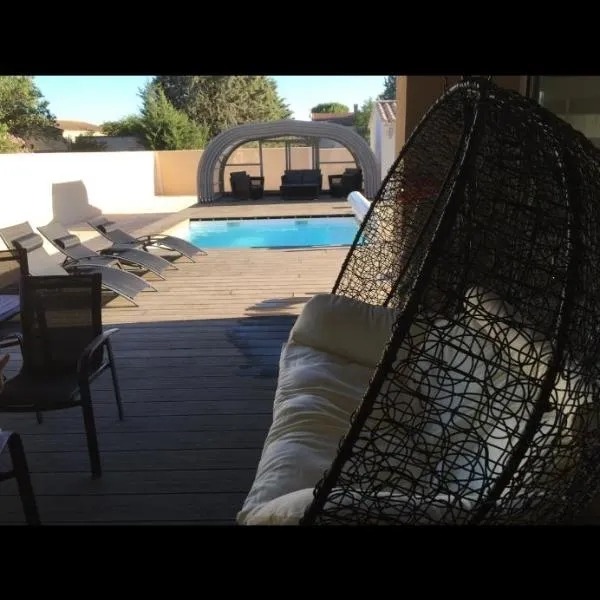L'Aurore suite de charme, clim jacuzzi, sauna, piscine chauffée cuisine..., hotel v destinaci Carpentras