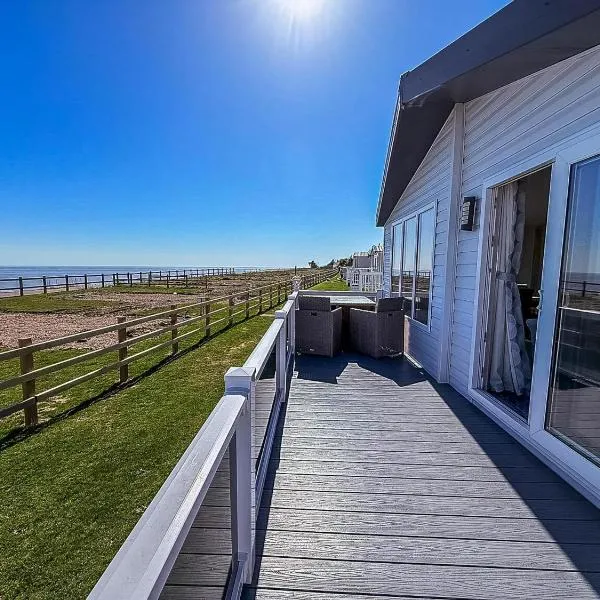 Stunning 6 Berth Lodge With Full Sea Views In Suffolk Ref 68007Cr, hotell sihtkohas Lowestoft