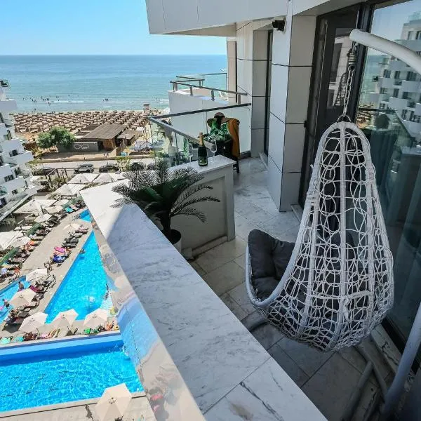 Raw Seaview Apartment in Infinity Pool&Spa-parking, hotel u gradu 'Mamaia'