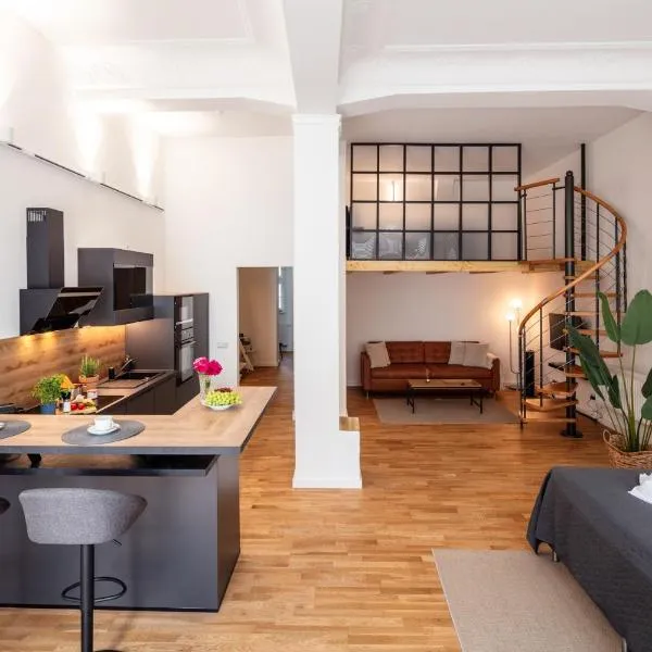 NEU! City-Loft-Apartment im Goethe Palais I 5P I Lift I Parkplatz I Zentrum I Helios, hotel v destinaci Aue